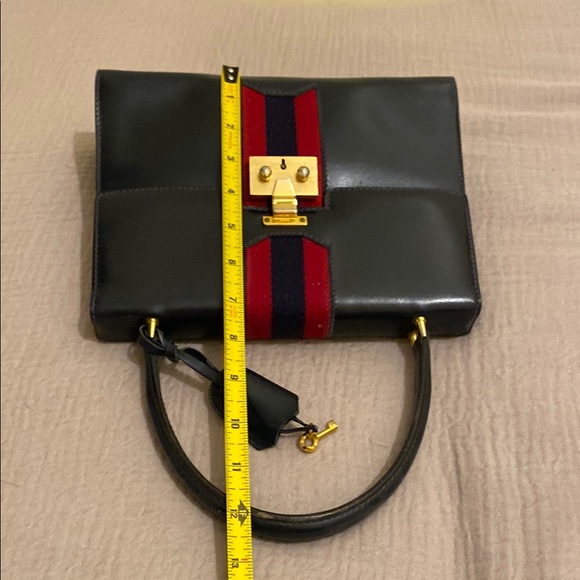 GUCCI VINTAGE Elegant Black and Red Handbag - Picture 9 of 12